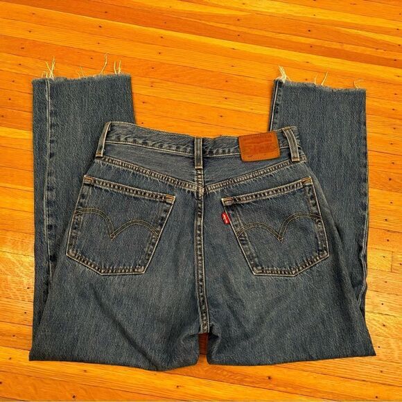 Levi’s 501 Premium Denim Crop Jeans - Picture 2 of 7